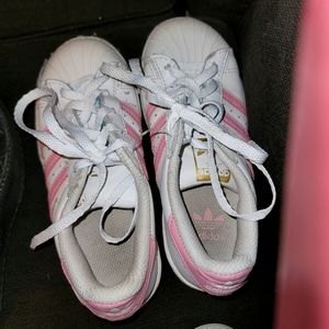 Girl's shoes